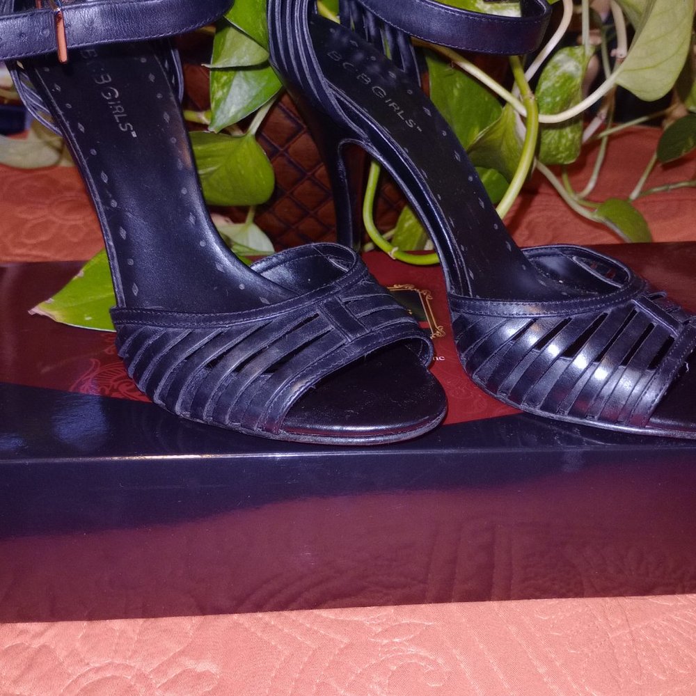 Heels - Picture 3 of 3